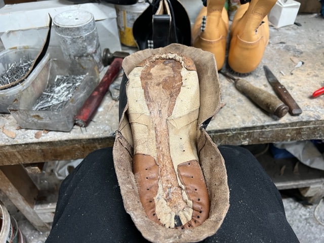 handmade boots process: leather heel toe puff